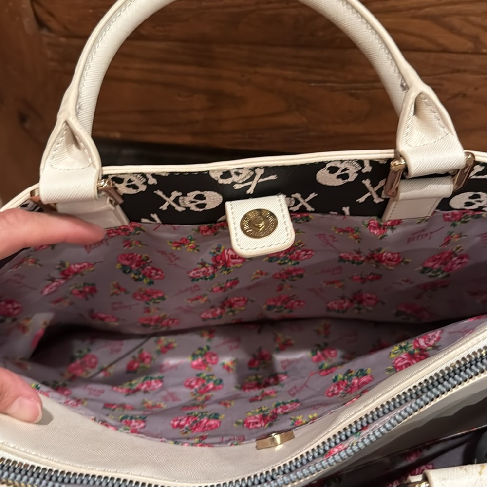 Betsey Johnson Cream Skull Embossed Handbag purse with wallet twilly - Picture 10 of 15